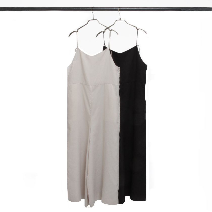 2021年春夏ENTO(エント)キャミサロペットはベージュ・ブラックの2色展開。