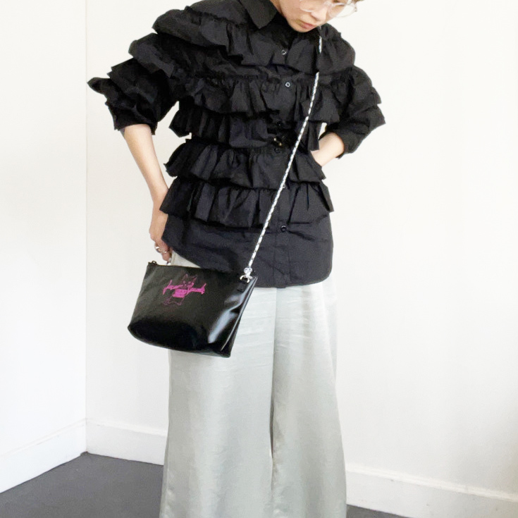 おすすめブランドコラボ:Jasmin Speaks ART ショルダーポーチ ブラックスコア