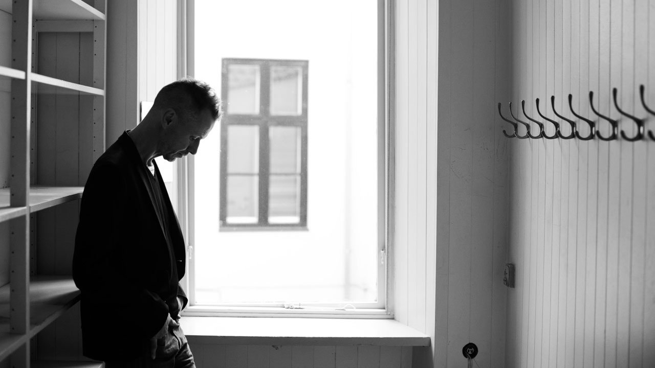 バッグの中身もバイヤーらしい個性的な小物が多い