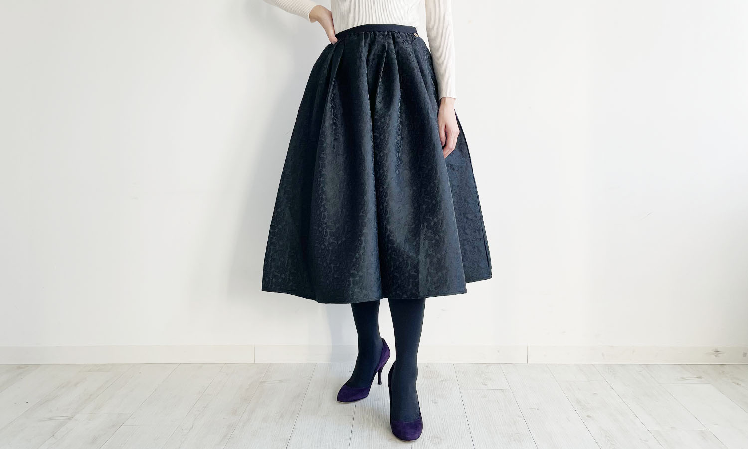 膝下のミモレ丈で大人っぽく着られる神戸・山の手ペイズリー柄スカート