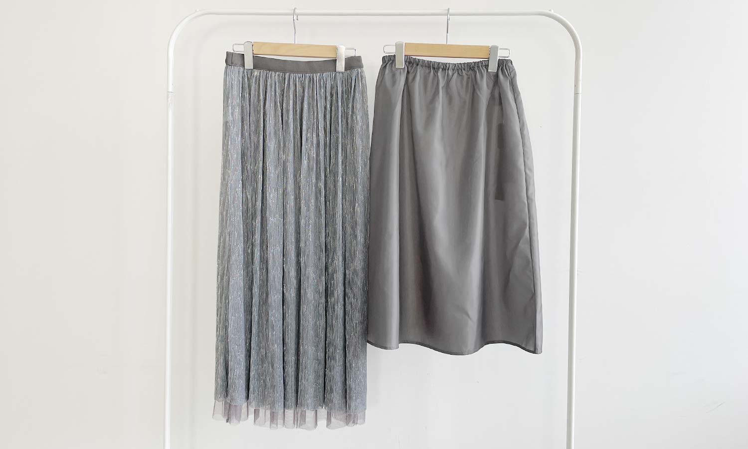 透け感のあるリバーシブルスカートにペチスカート付きのセットアイテム。