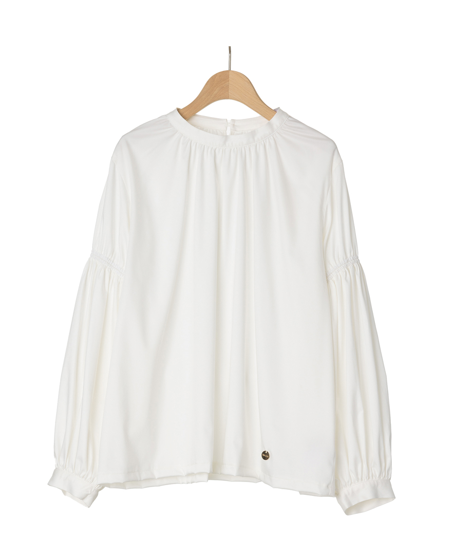 袖シャーリングブラウス