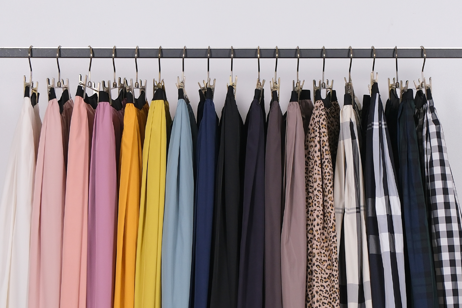 好きな色が見つかる豊富なカラー展開が魅力の神戸・山の手スカート