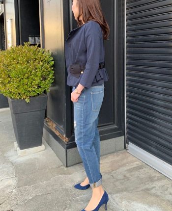 神戸・山の手ベージュカラーリボンジャケットとフレアスカート デニムパンツを合わせたカジュアルコーデ。七五三後のママの着回しコーディネート。