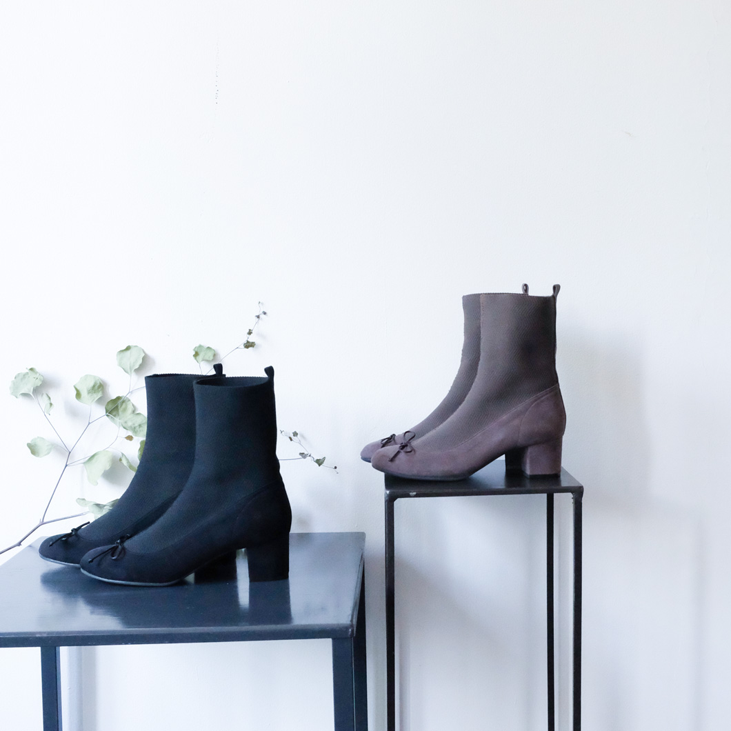 バレエシューズがブーツになった？5ｃｍヒールのストレッチショートブーツが本日発売