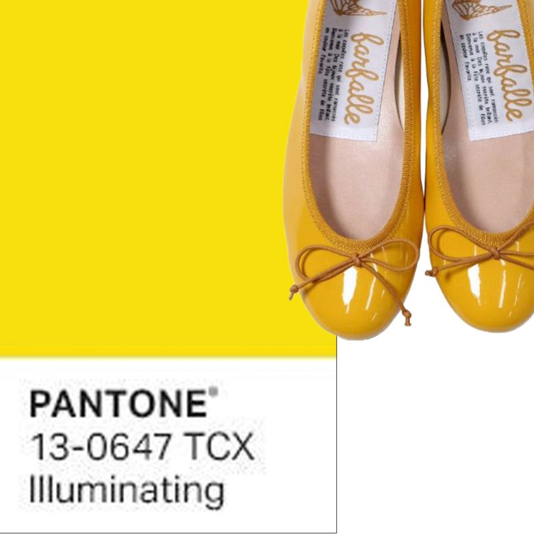 パントン社2021年トレンドカラー・明るく元気なイエローのエナメルバレエシューズで気持ちを上げて。