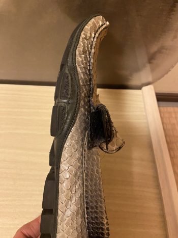 スネーク革を使ったアルベルト ガルディアーニの珍しいドライビングシューズ