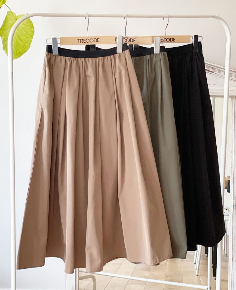 おしゃれ好きなお母さんにおすすめのマキシ丈タフタスカート