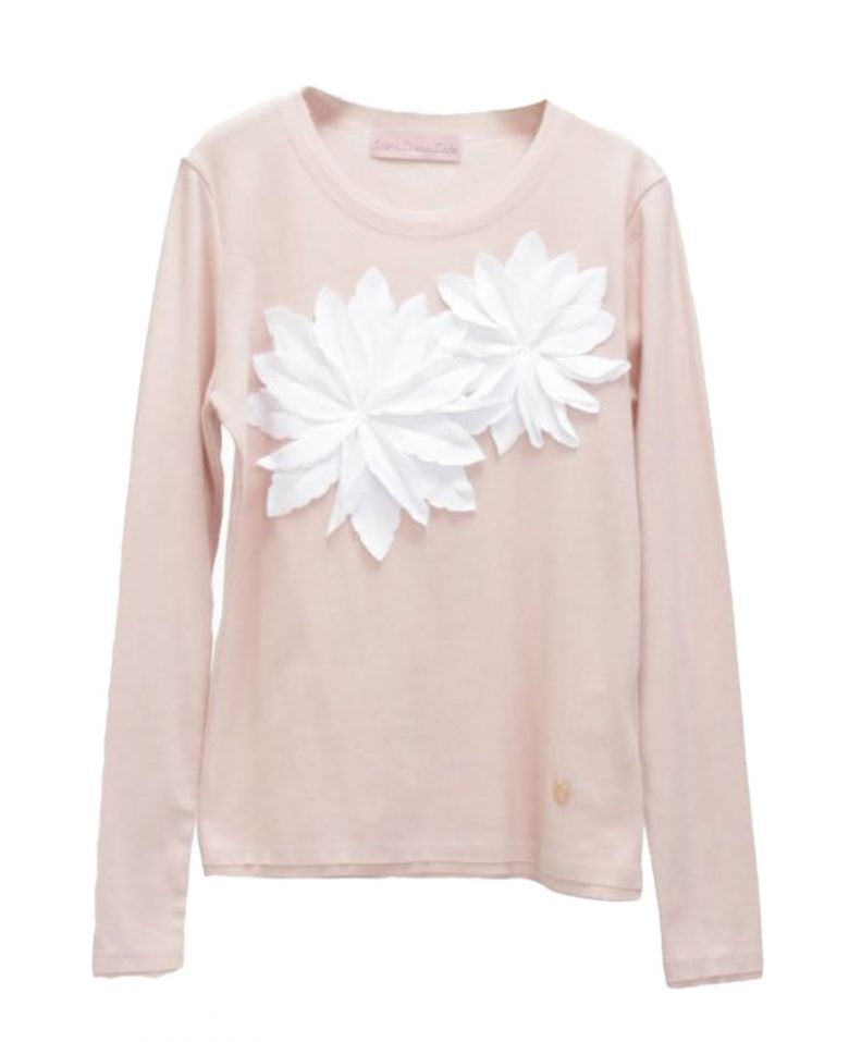 派手過ぎないデザインと抜群の着心地で幅広い世代に人気のお花アップリケTシャツ