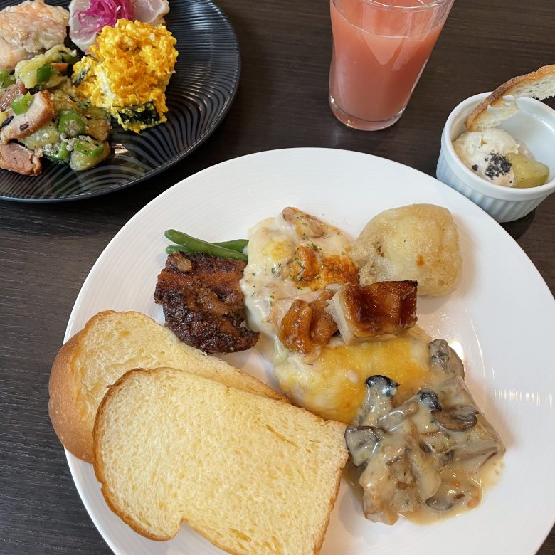 おめかししてお出かけした日には難波から大阪駅に戻ってホテルのビュッフェに舌鼓をうってみるのもおすすめ