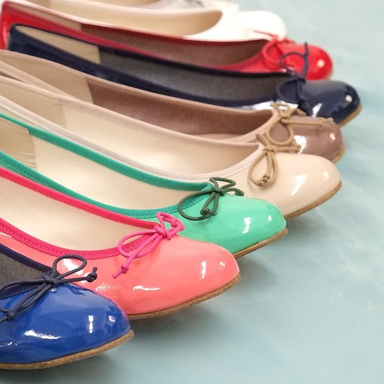 ファルファーレの代表的な人気のフラットバレエシューズ【バレエ（エナメル）】は豊富なカラー展開と履きやすさがおすすめ