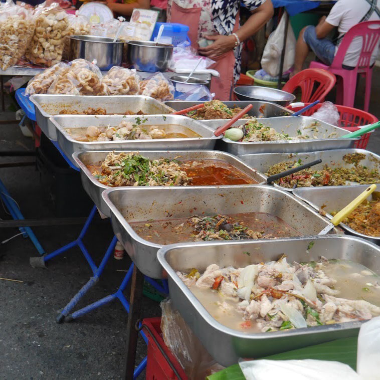 タイに行ったらぜひ市場や屋台で現地でしか味わえない食を楽しんでください