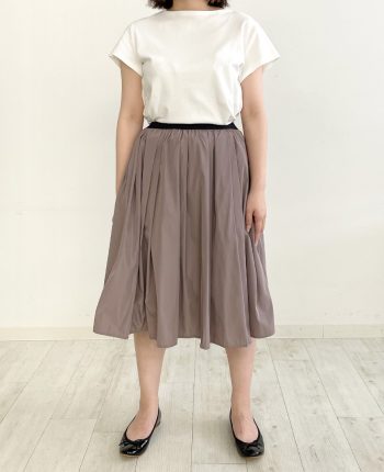 神戸・山の手スカートモデルスタッフ152cmロング丈着用