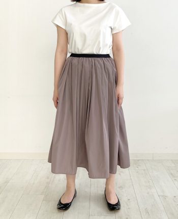 神戸・山の手スカートモデルスタッフ152cmミモレ丈着用