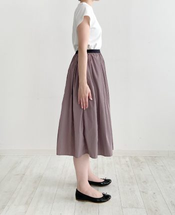 神戸・山の手スカートモデルスタッフ162cmミモレ丈着用