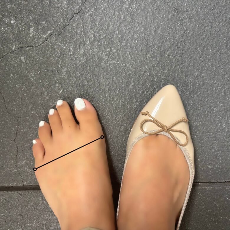 足幅も靴のサイズを選ぶ際の重要なポイント。負担のないサイズで快適な歩行を目指そう。