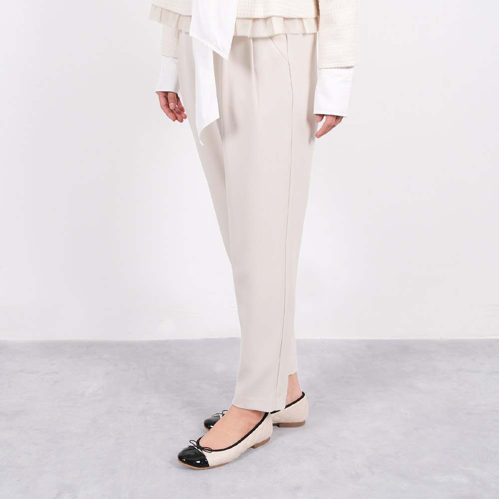 エレガントなデザインが上品な装いに似合うキルティングバレエシューズを母の日の贈り物に。