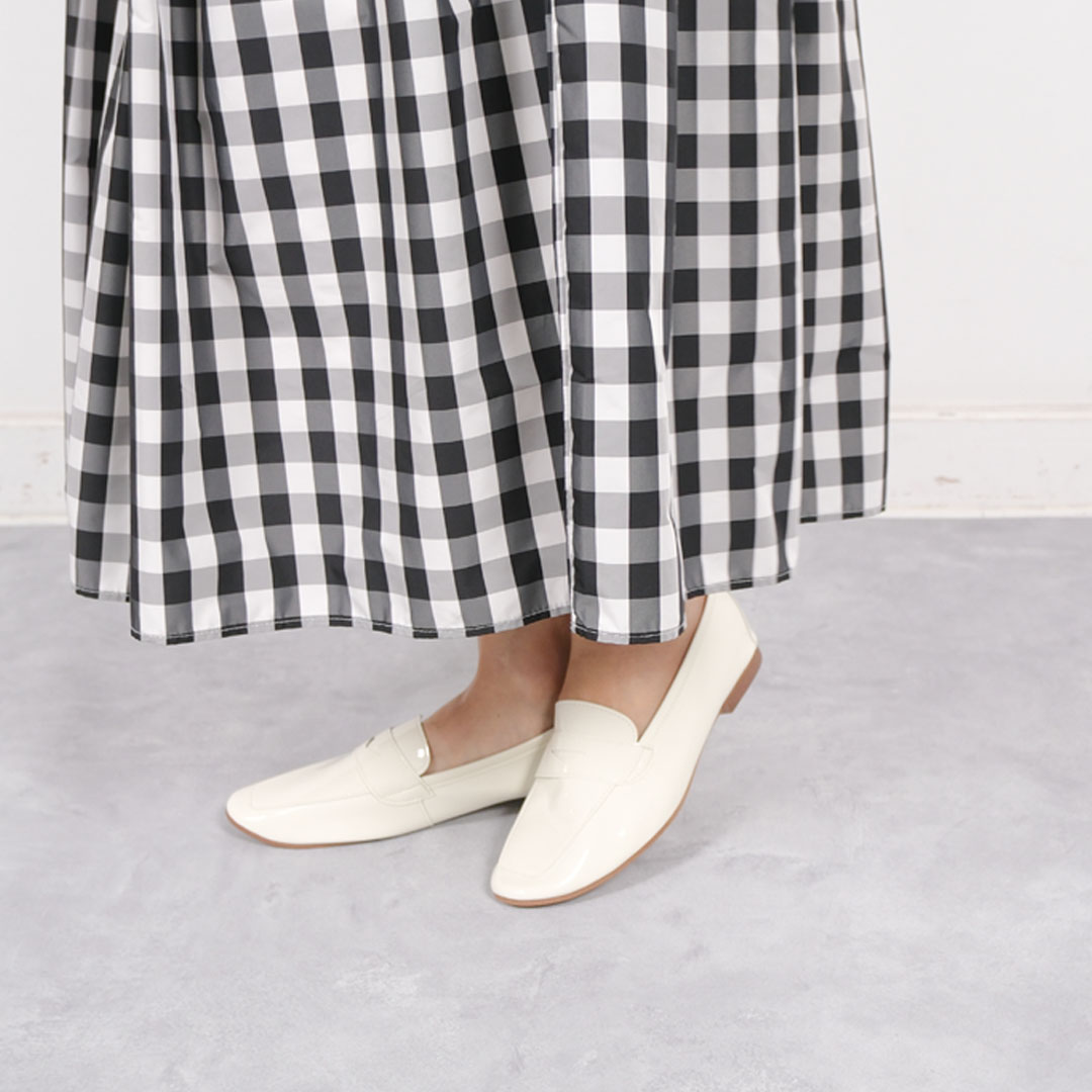 柔らかくストレスフリーで旅行やショッピングのおでかけに最適なエナメルローファー(母の日ギフト)