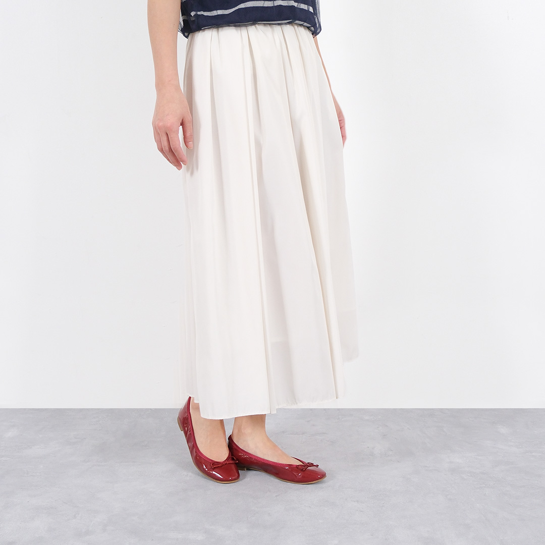 かかと抜けが気になる方におすすめな履き口ギャザーのバレエシューズ。還暦祝いや誕生日、母の日のプレゼントに。