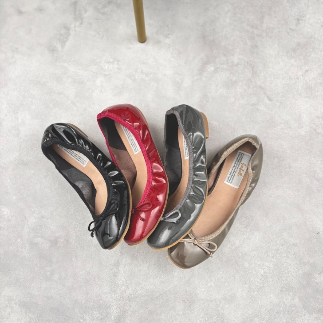 バーガンディやダークグレーなど深みのあるカラーが揃う4色展開。